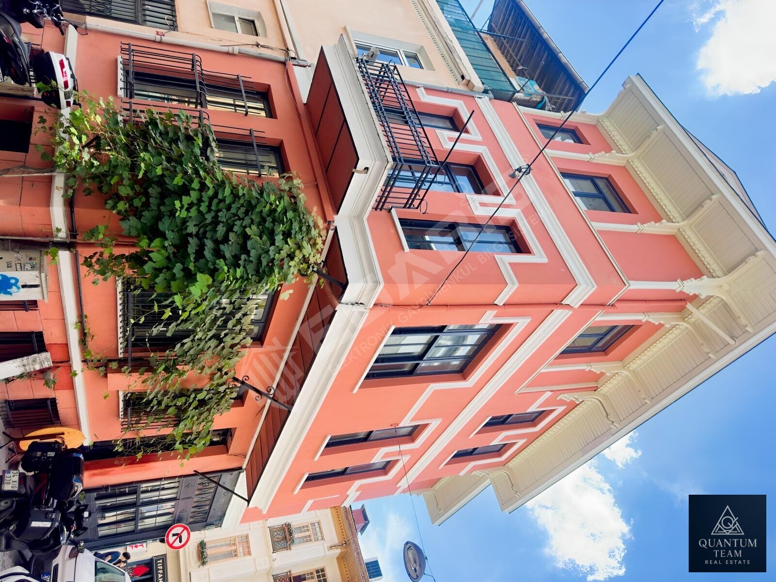 SATILIK - BALAT'TA 4 KATLI, KAT MÜLKİYETLİ KOMPLE BİNA - 34