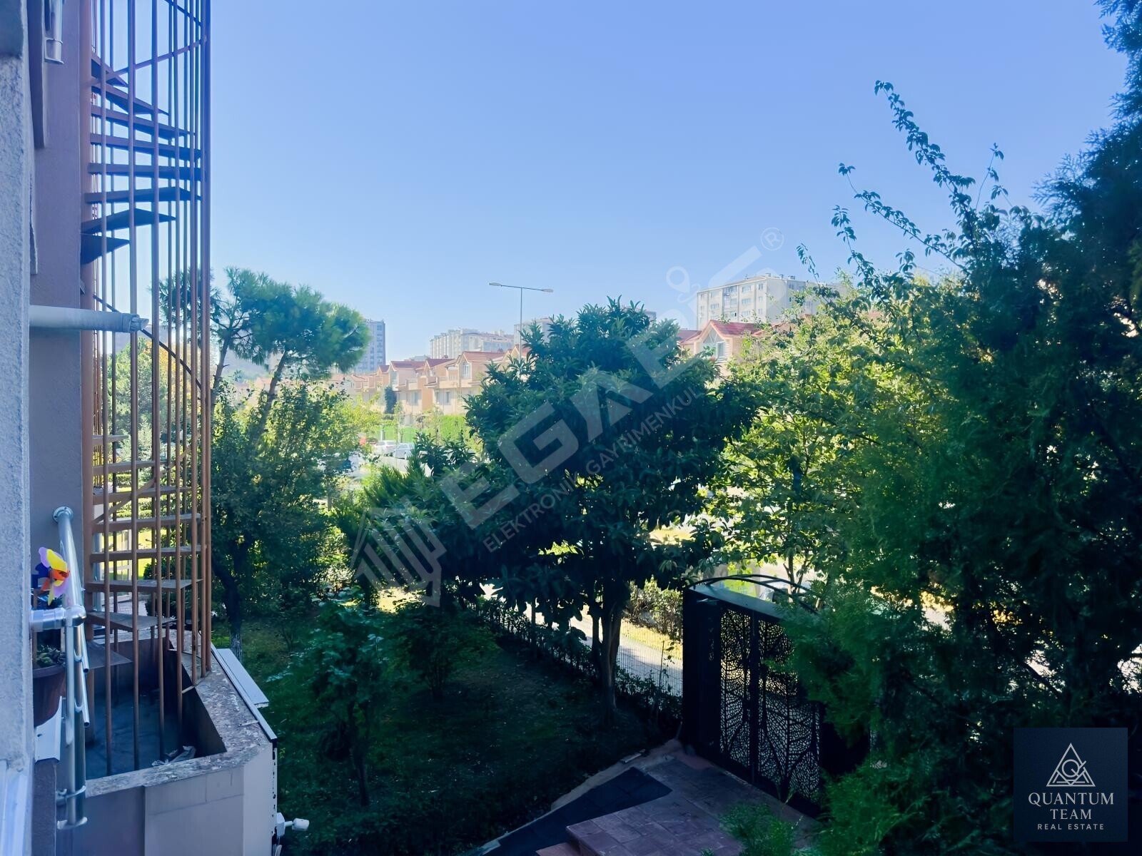SATILIK - BEYLİKDÜZÜ BARIŞ'TA SİTE İÇİNDE 3+1 DAİRE - 10