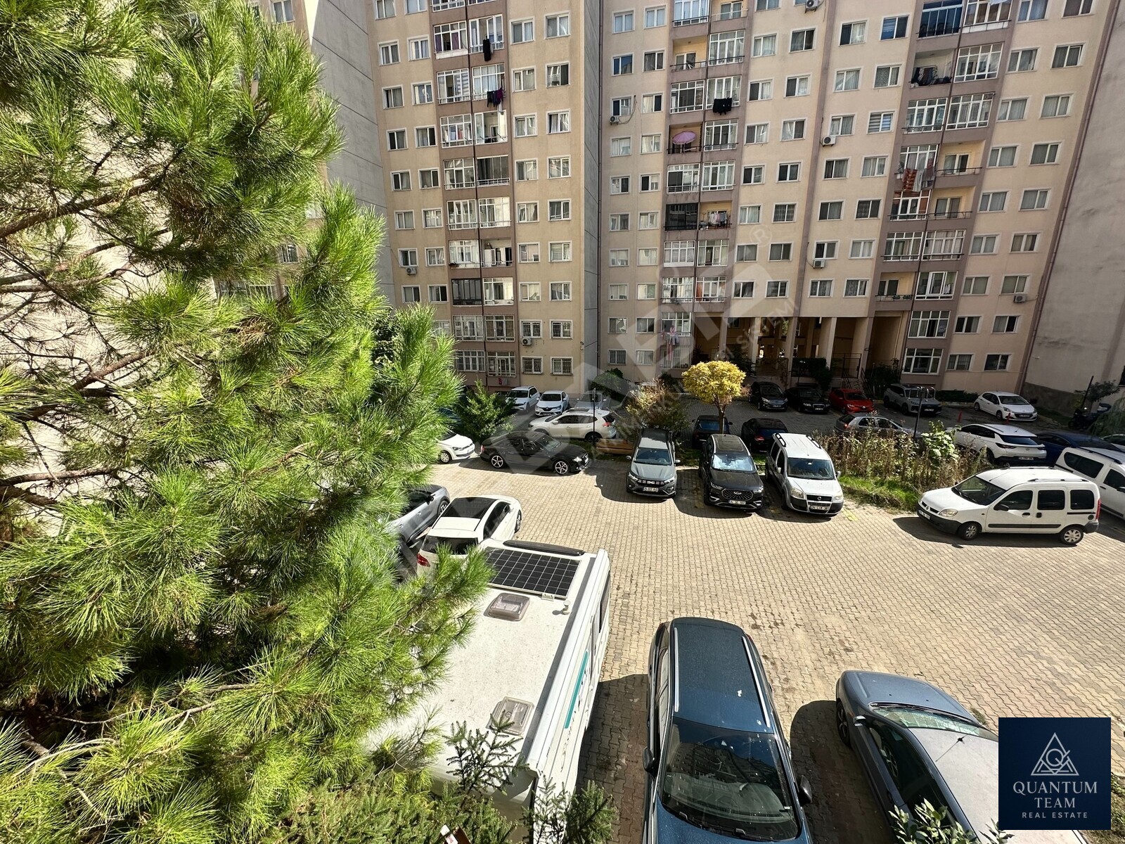 SATILIK - BEYLİKDÜZÜ BARIŞ'TA SİTE İÇİNDE 3+1 DAİRE - 24