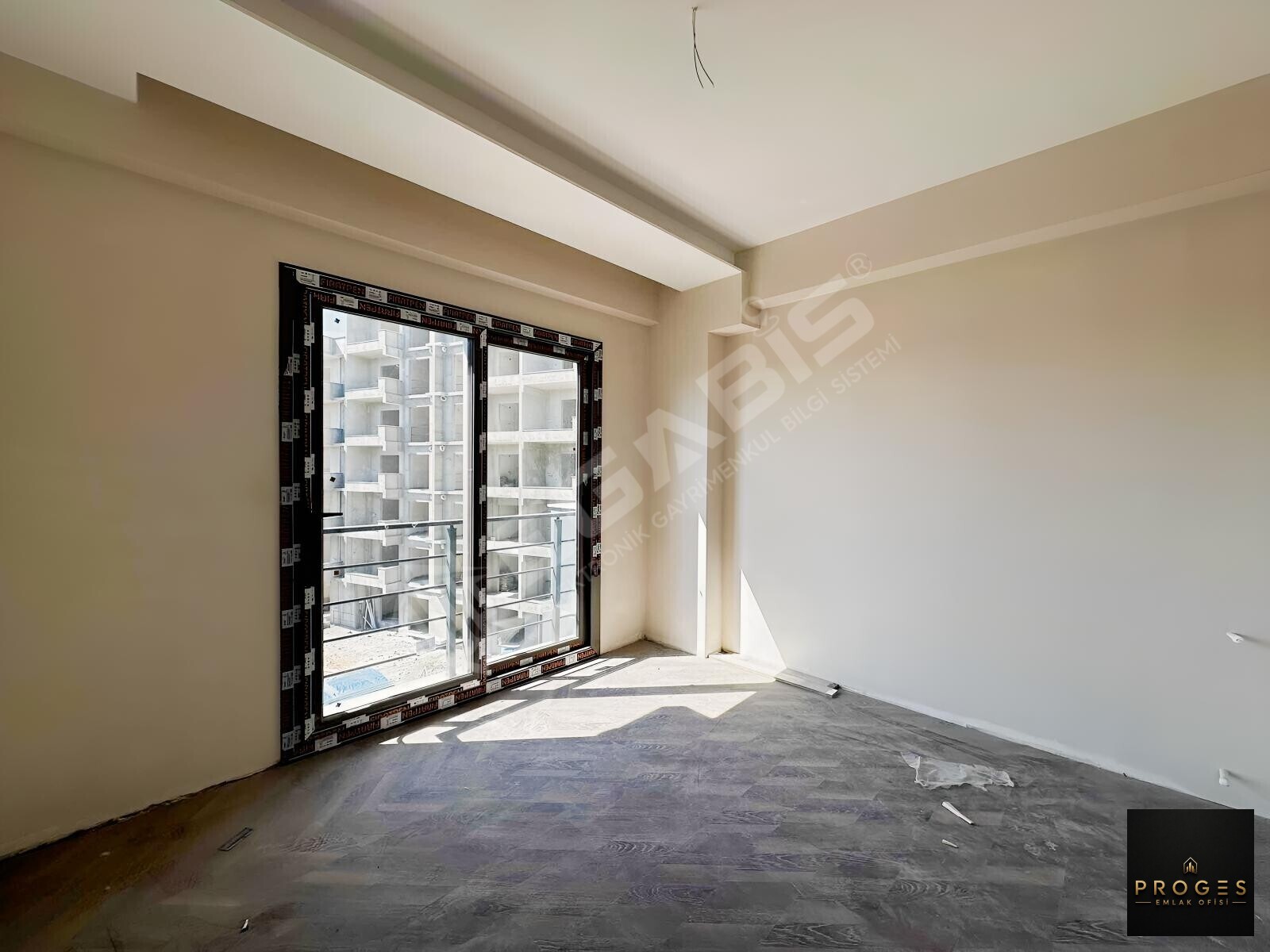 PROGES'TEN ÇEŞMELİ MAH HAVUZ MANZARALI SATILIK 1+1 DAİRE - 3
