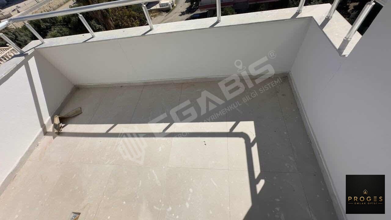 PROGES'TEN DENİZE YAKIN DÜŞÜK KATLI 2+1 SATILIK DAİRE - 5