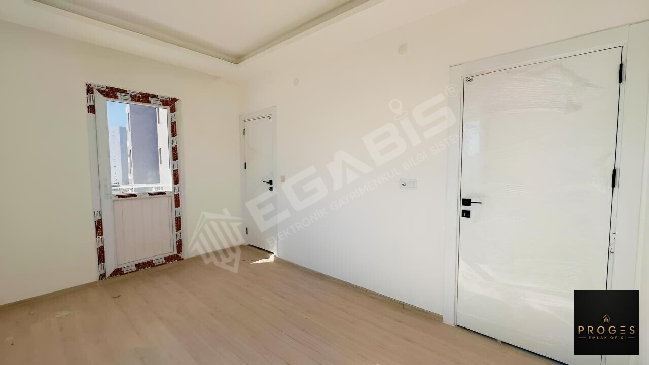 PROGES'TEN DENİZE YAKIN DÜŞÜK KATLI 2+1 SATILIK DAİRE - 11