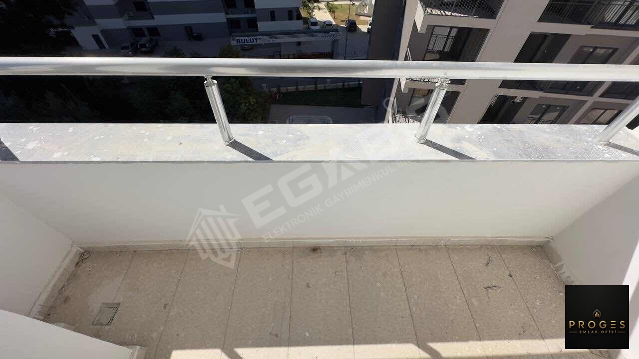 PROGES'TEN DENİZE YAKIN DÜŞÜK KATLI 2+1 SATILIK DAİRE - 13