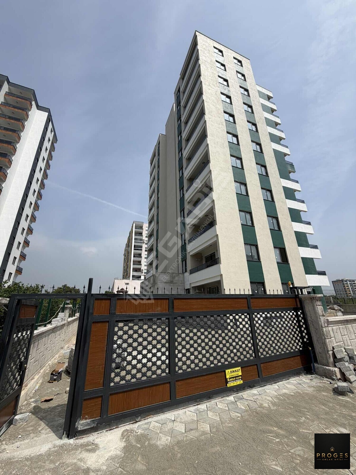 TÖMÜKTE 1+1 DAİRE HAVUZLU SİTE İÇERİSİNDE