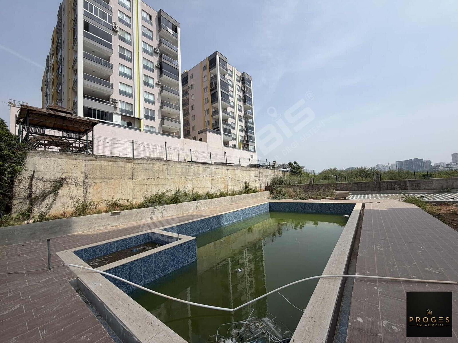 TÖMÜKTE 1+1 DAİRE HAVUZLU SİTE İÇERİSİNDE - 2
