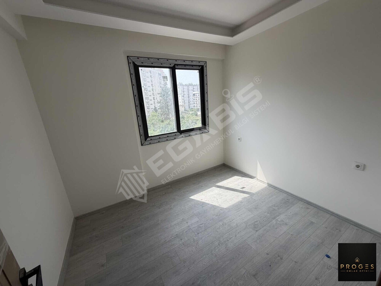 TÖMÜKTE 1+1 DAİRE HAVUZLU SİTE İÇERİSİNDE - 4