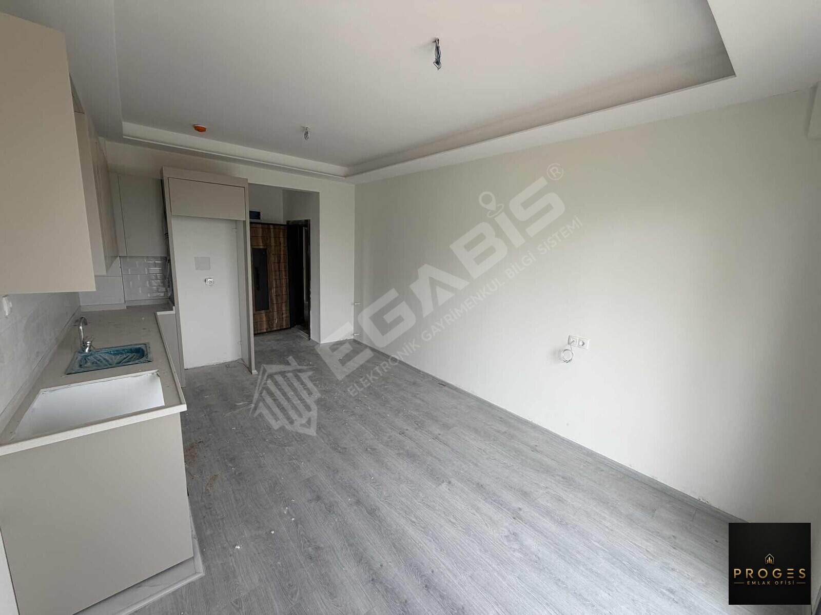 TÖMÜKTE 1+1 DAİRE HAVUZLU SİTE İÇERİSİNDE - 8