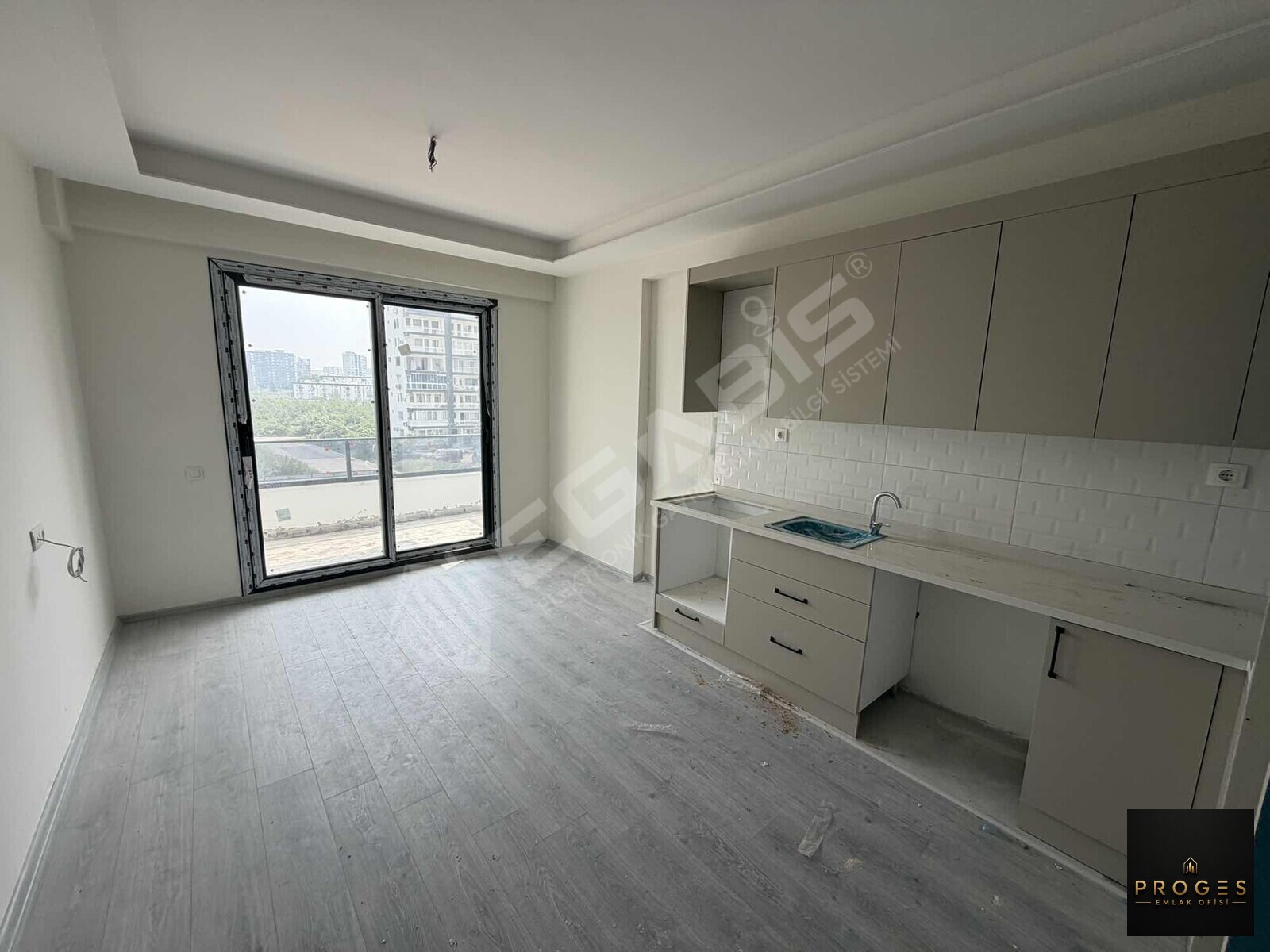 TÖMÜKTE 1+1 DAİRE HAVUZLU SİTE İÇERİSİNDE - 9