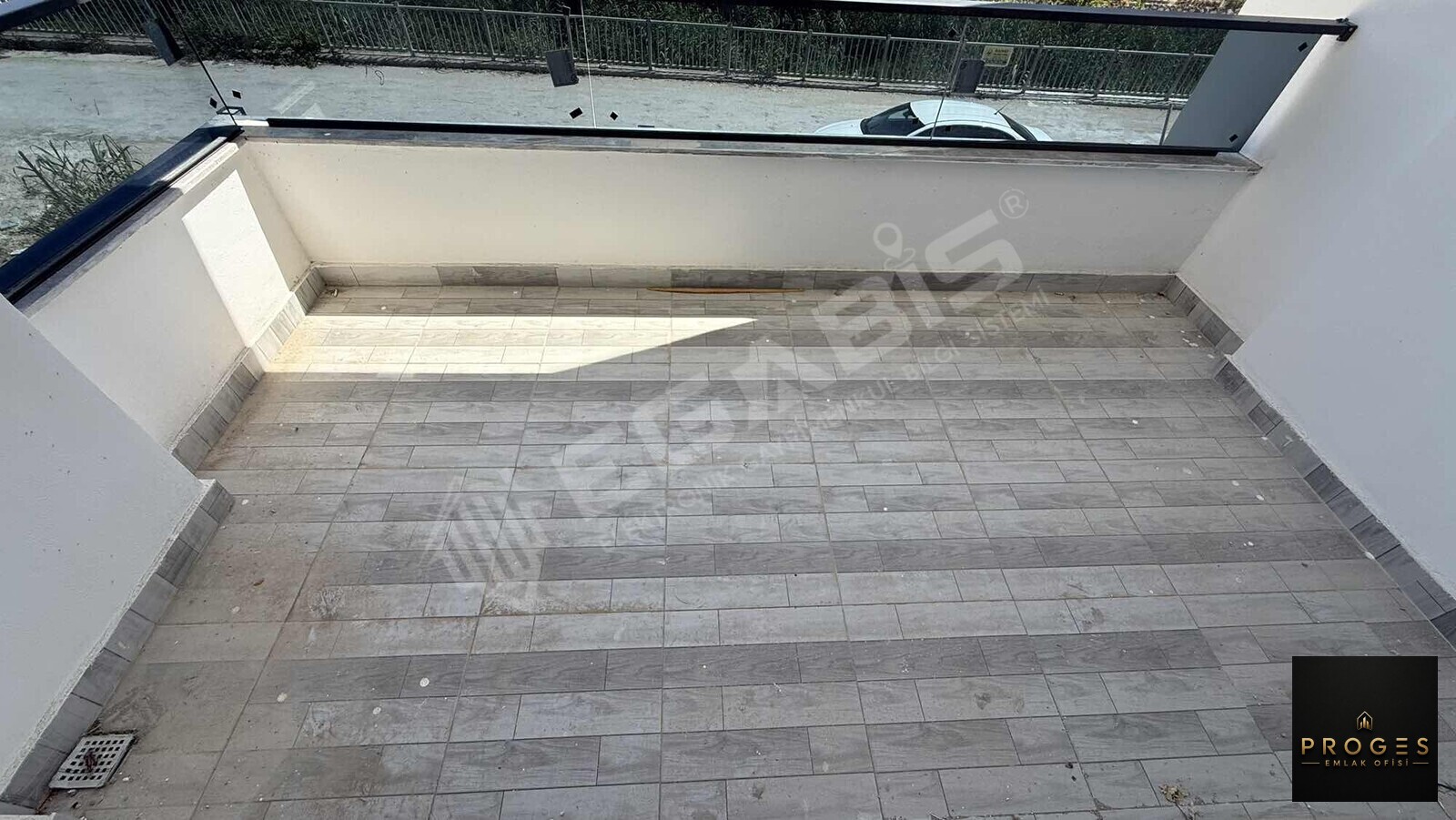 PROGES'TEN ARPAÇBAHŞİŞ'TE DENİZE YÜRÜME MESAFESİNDE 1+1 SATILIK - 14