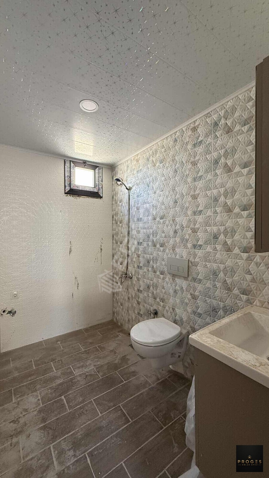 PROGES'TEN YUKARI ALATADA GENİŞ OTURUMLU 1+1 SATILIK DAİRE - 7