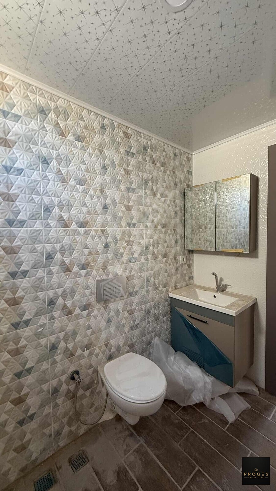 PROGES'TEN YUKARI ALATADA GENİŞ OTURUMLU 1+1 SATILIK DAİRE - 8