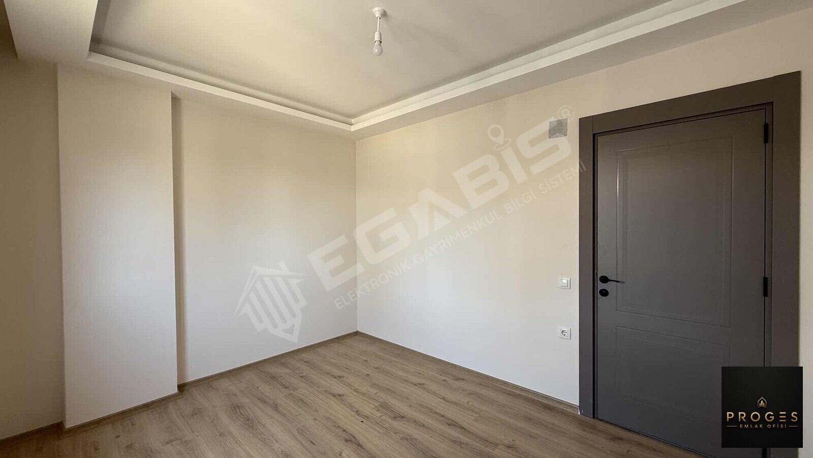 PROGES'TEN YUKARI ALATADA GENİŞ OTURUMLU 1+1 SATILIK DAİRE - 9
