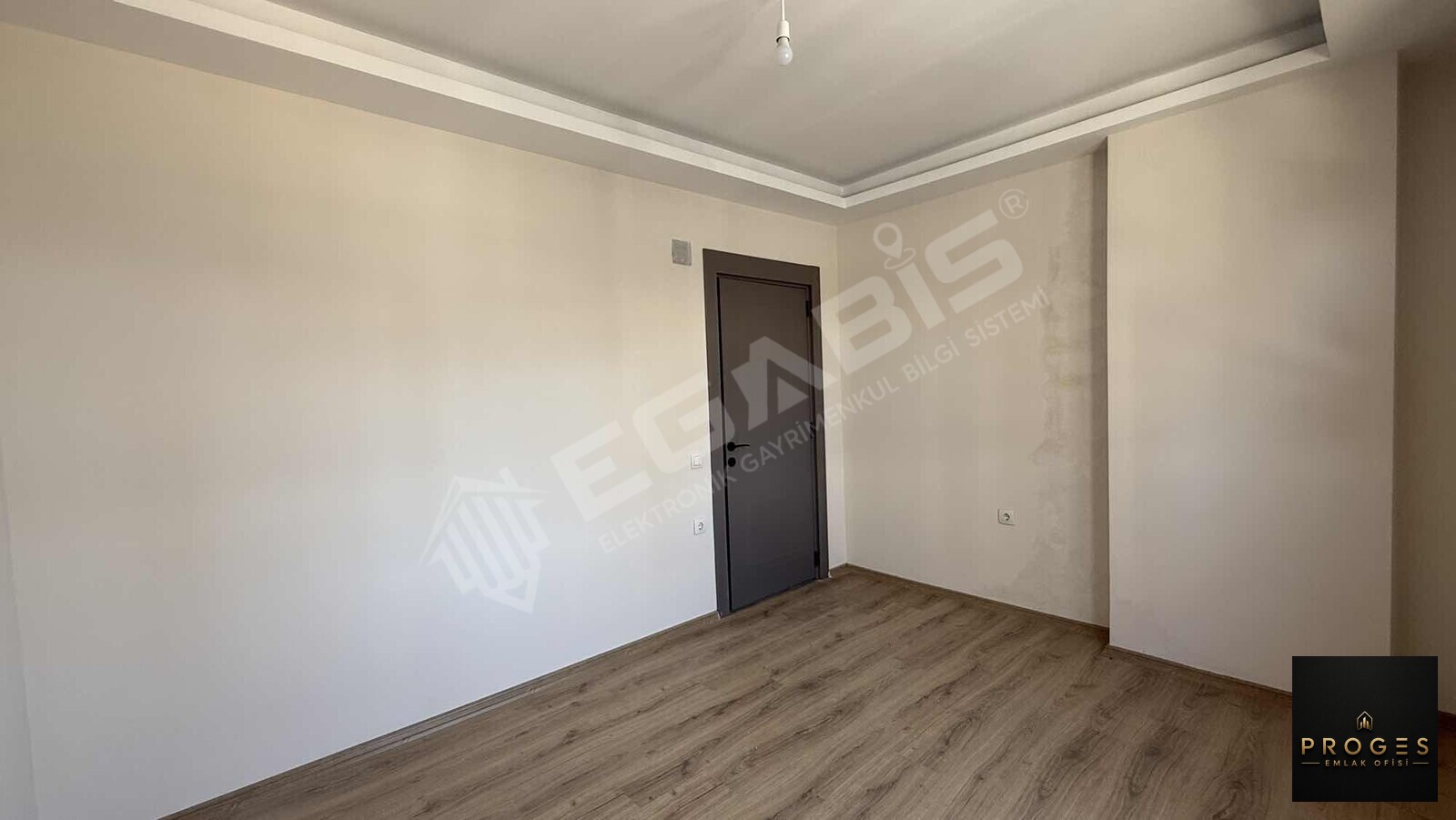PROGES'TEN YUKARI ALATADA GENİŞ OTURUMLU 1+1 SATILIK DAİRE - 10