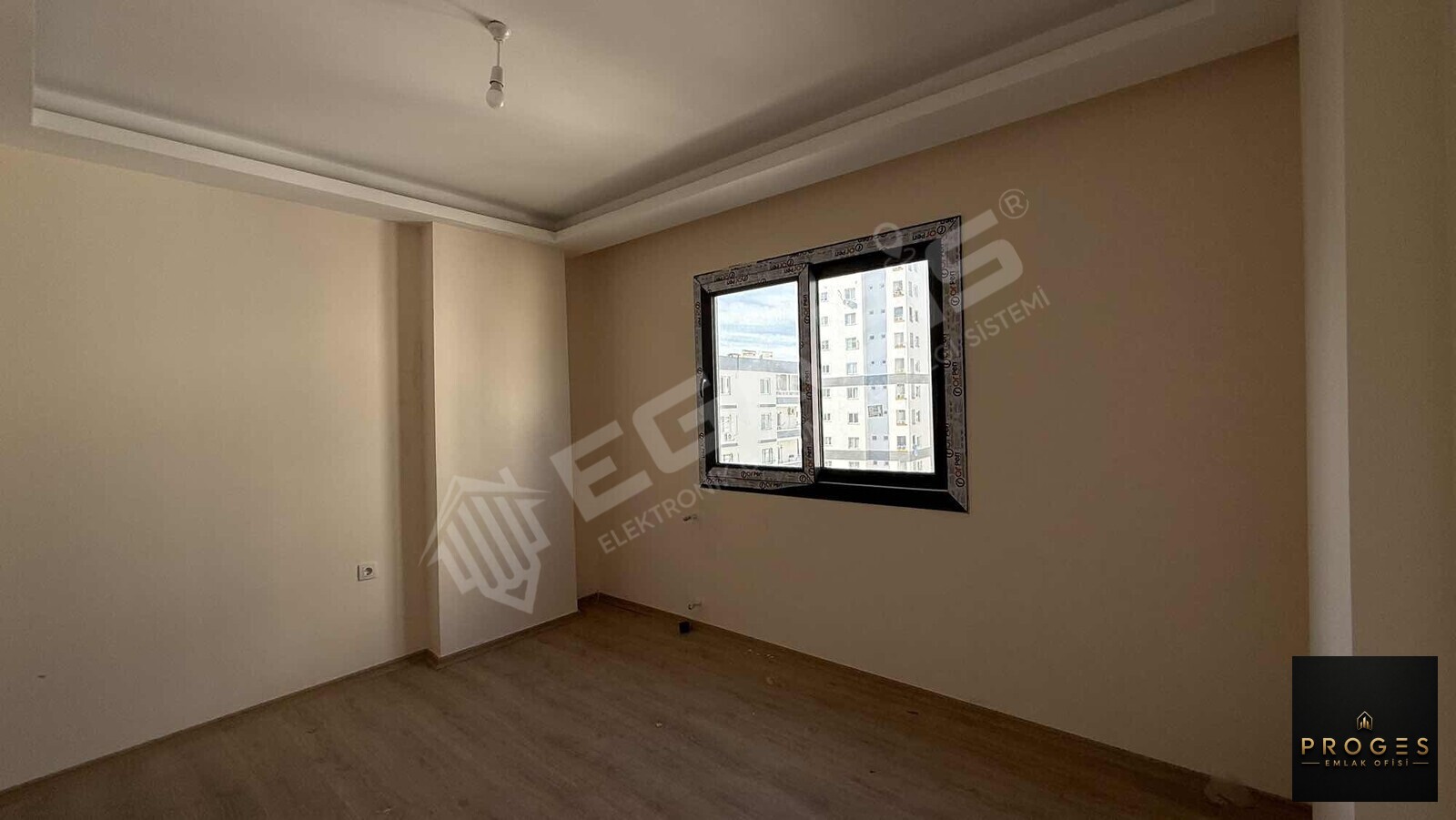 PROGES'TEN YUKARI ALATADA GENİŞ OTURUMLU 1+1 SATILIK DAİRE - 11