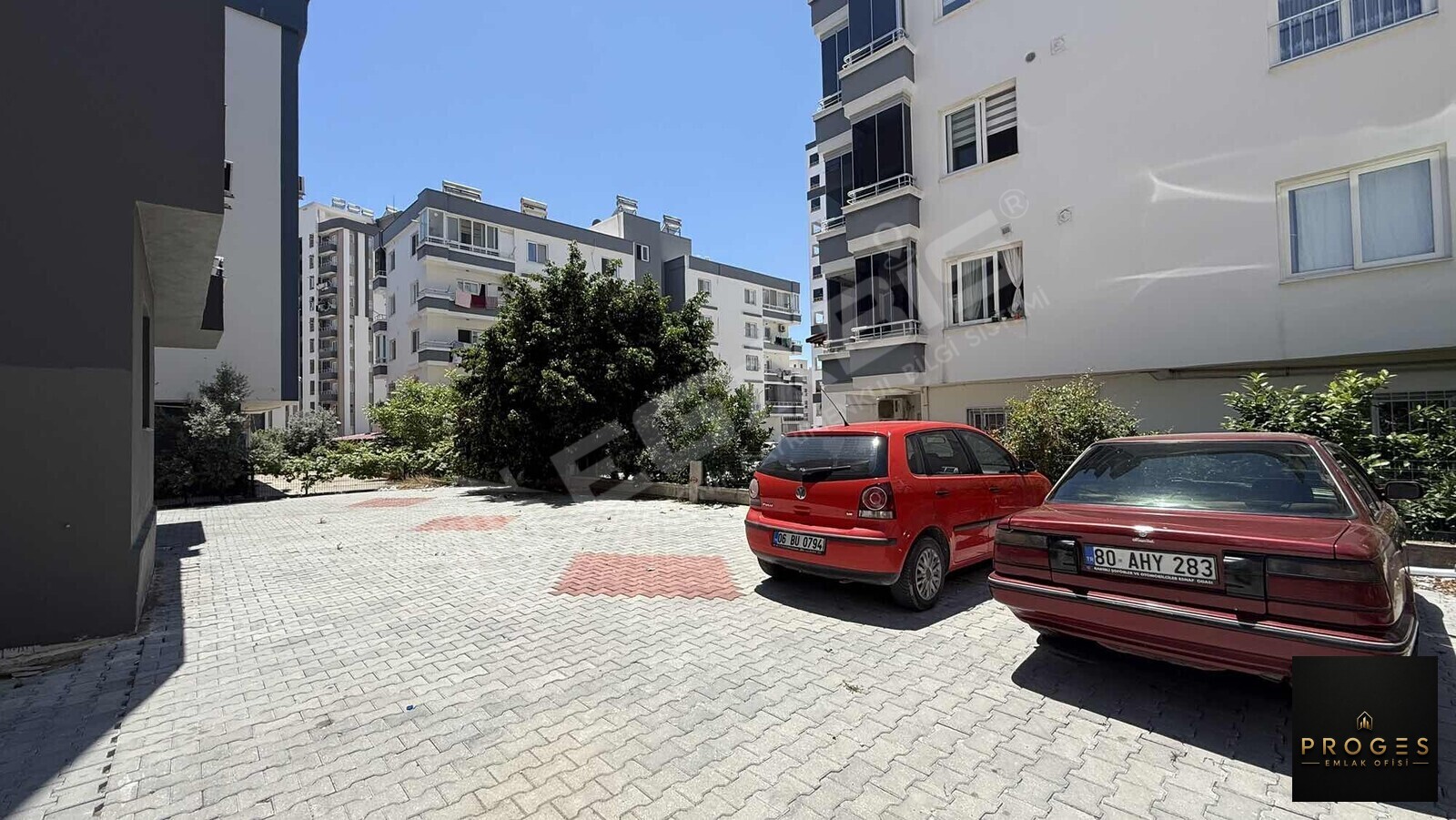 PROGES'TEN YUKARI ALATADA GENİŞ OTURUMLU 1+1 SATILIK DAİRE - 13