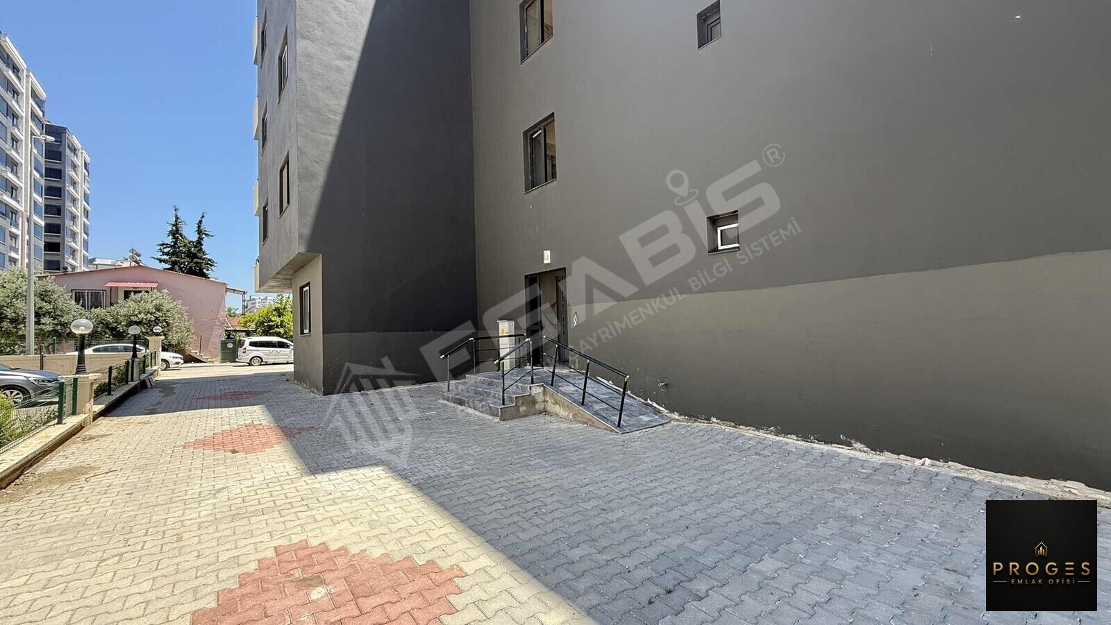 PROGES'TEN YUKARI ALATADA GENİŞ OTURUMLU 1+1 SATILIK DAİRE - 14