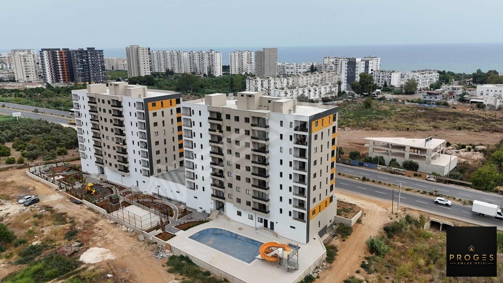 PROGES'TEN TÖMÜK'TE SOSYAL DONATLI 1+1 SATILIK DAİRE - 21