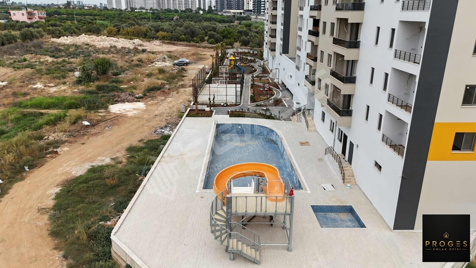 PROGES'TEN TÖMÜK'TE SOSYAL DONATLI 1+1 SATILIK DAİRE - 22