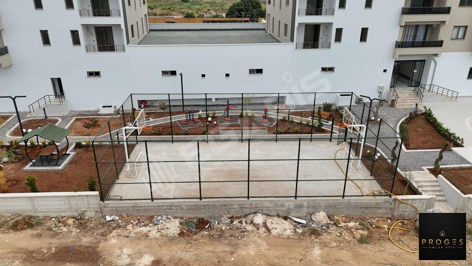 PROGES'TEN TÖMÜK'TE SOSYAL DONATLI 1+1 SATILIK DAİRE - 23