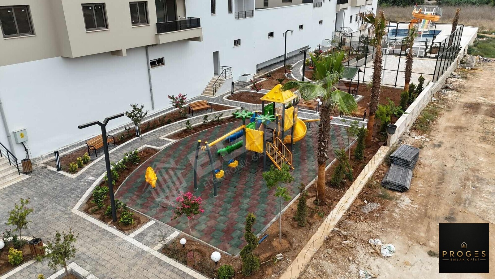 PROGES'TEN TÖMÜK'TE SOSYAL DONATLI 1+1 SATILIK DAİRE - 24