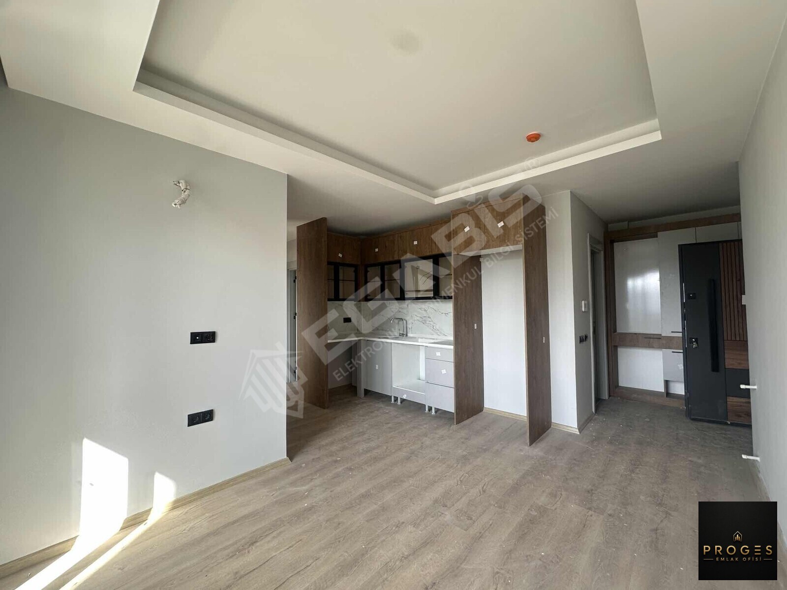 PROGES'TEN ÇEŞMELİDE DENİZE 50m SATILIK 3+1 - 15