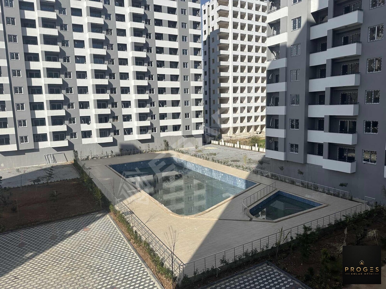 PROGES'TEN ÇEŞMELİDE DENİZE 50m SATILIK 3+1 - 2