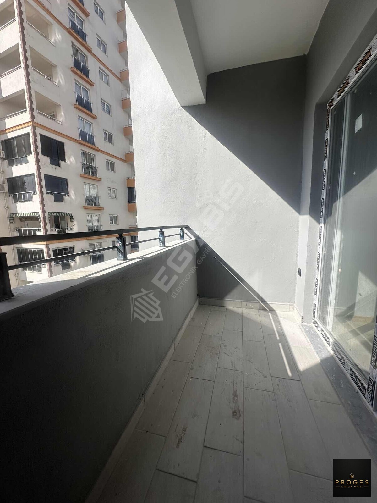 PROGES'TEN ÇEŞMELİDE DENİZE 50m SATILIK 3+1 - 9