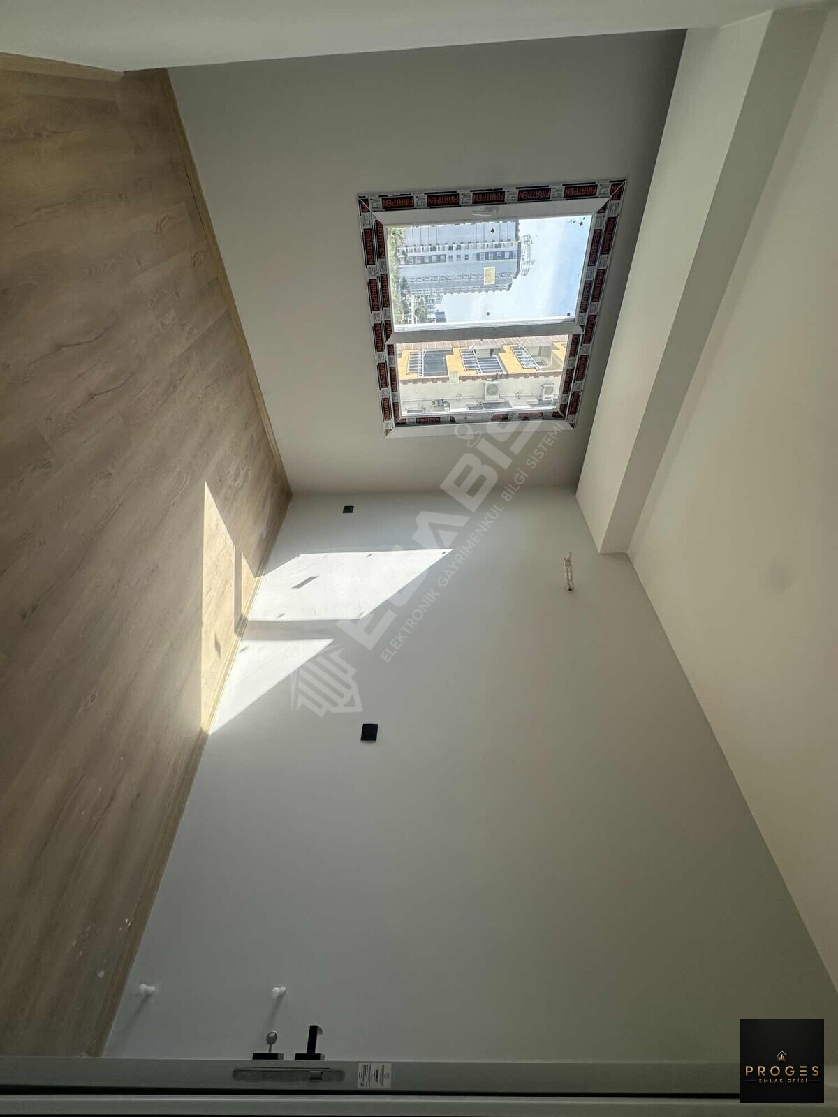 PROGES'TEN ÇEŞMELİDE DENİZE 50m SATILIK 3+1 - 19