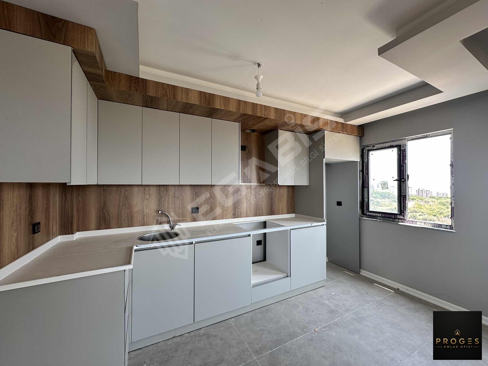 PROGESTEN PLAJA 300mt 3 CEPHELİ FULL DENİZ MANZARALI SATILIK 1+1