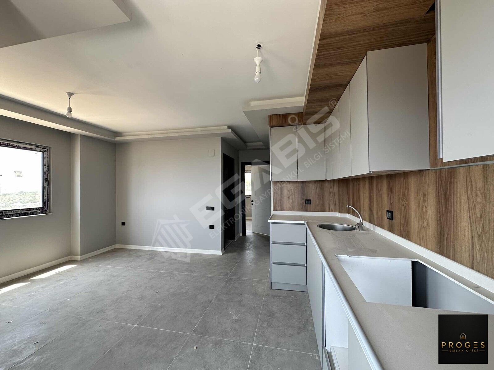 PROGESTEN PLAJA 300mt 3 CEPHELİ FULL DENİZ MANZARALI SATILIK 1+1 - 2