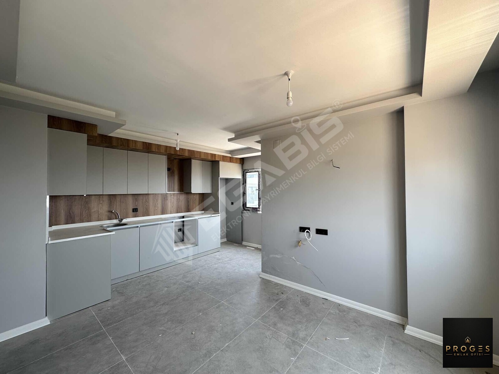 PROGESTEN PLAJA 300mt 3 CEPHELİ FULL DENİZ MANZARALI SATILIK 1+1 - 4