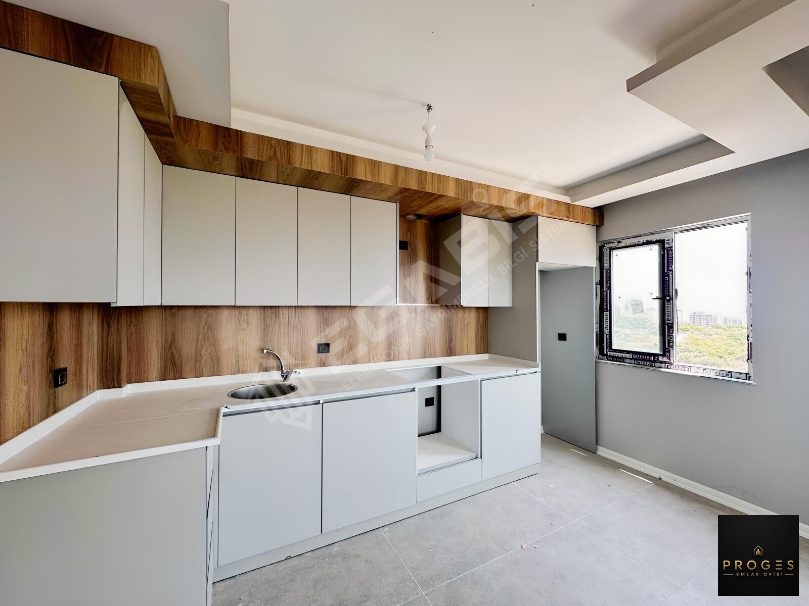 PROGESTEN PLAJA 300mt 3 CEPHELİ FULL DENİZ MANZARALI SATILIK 1+1