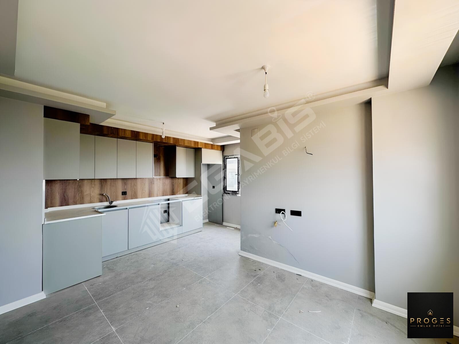 PROGESTEN PLAJA 300mt 3 CEPHELİ FULL DENİZ MANZARALI SATILIK 1+1 - 4
