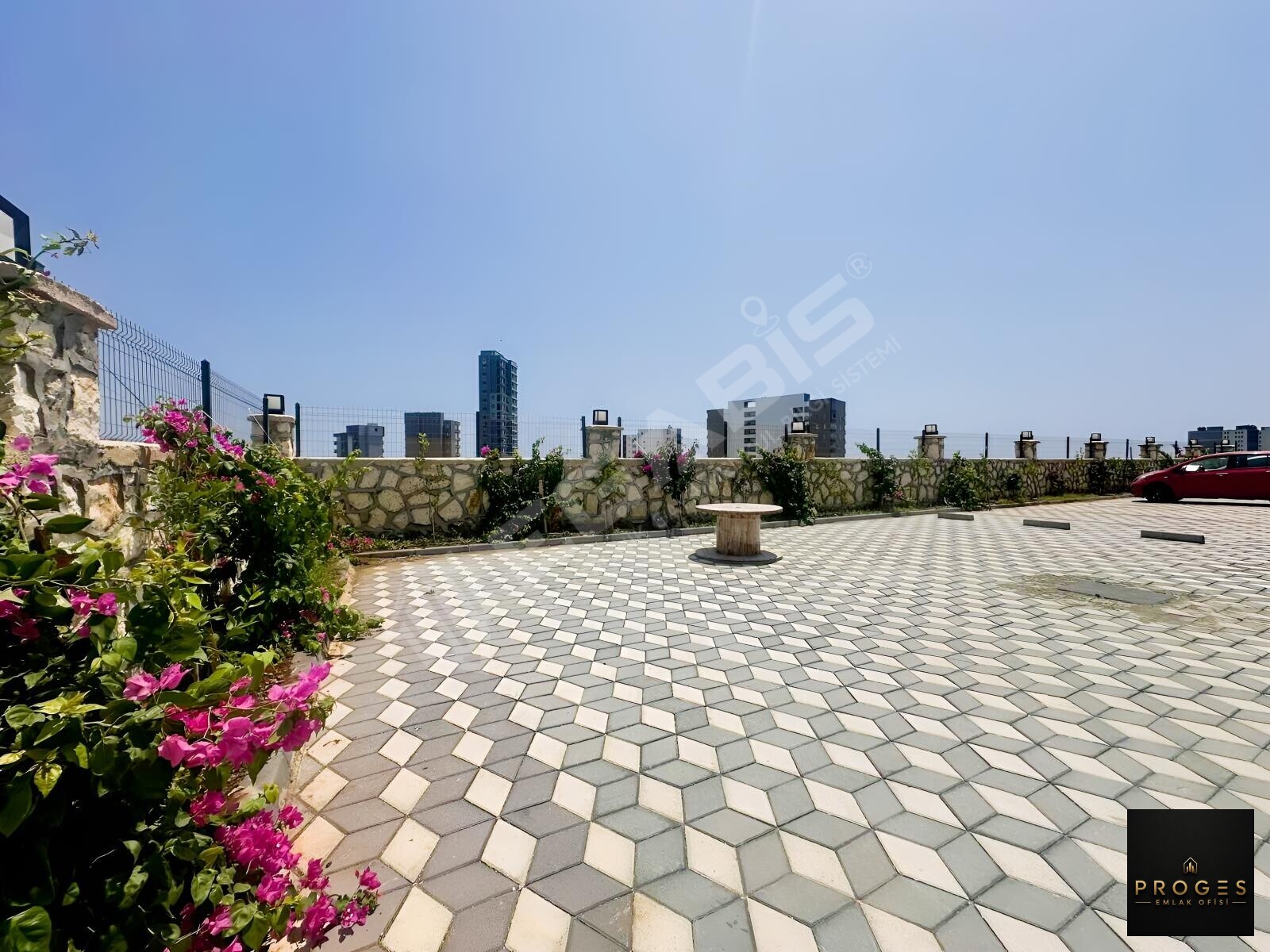 PROGESTEN PLAJA 300mt 3 CEPHELİ FULL DENİZ MANZARALI SATILIK 1+1 - 24