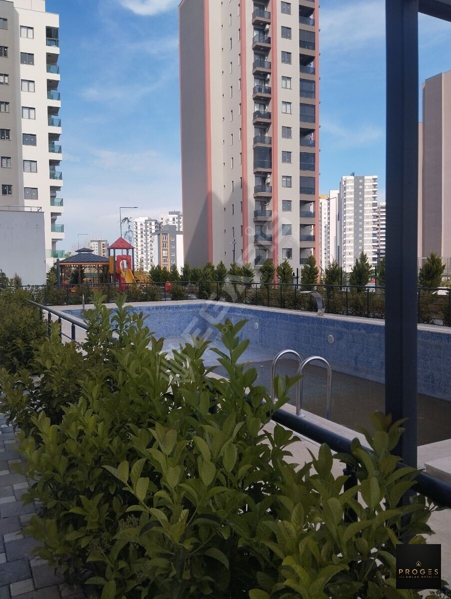 ERDEMLİ ARPAÇBAHŞİŞ MAHALLESİ HAVUZLU SİTEDE KİRALIK 2+1 DAİRE - 24