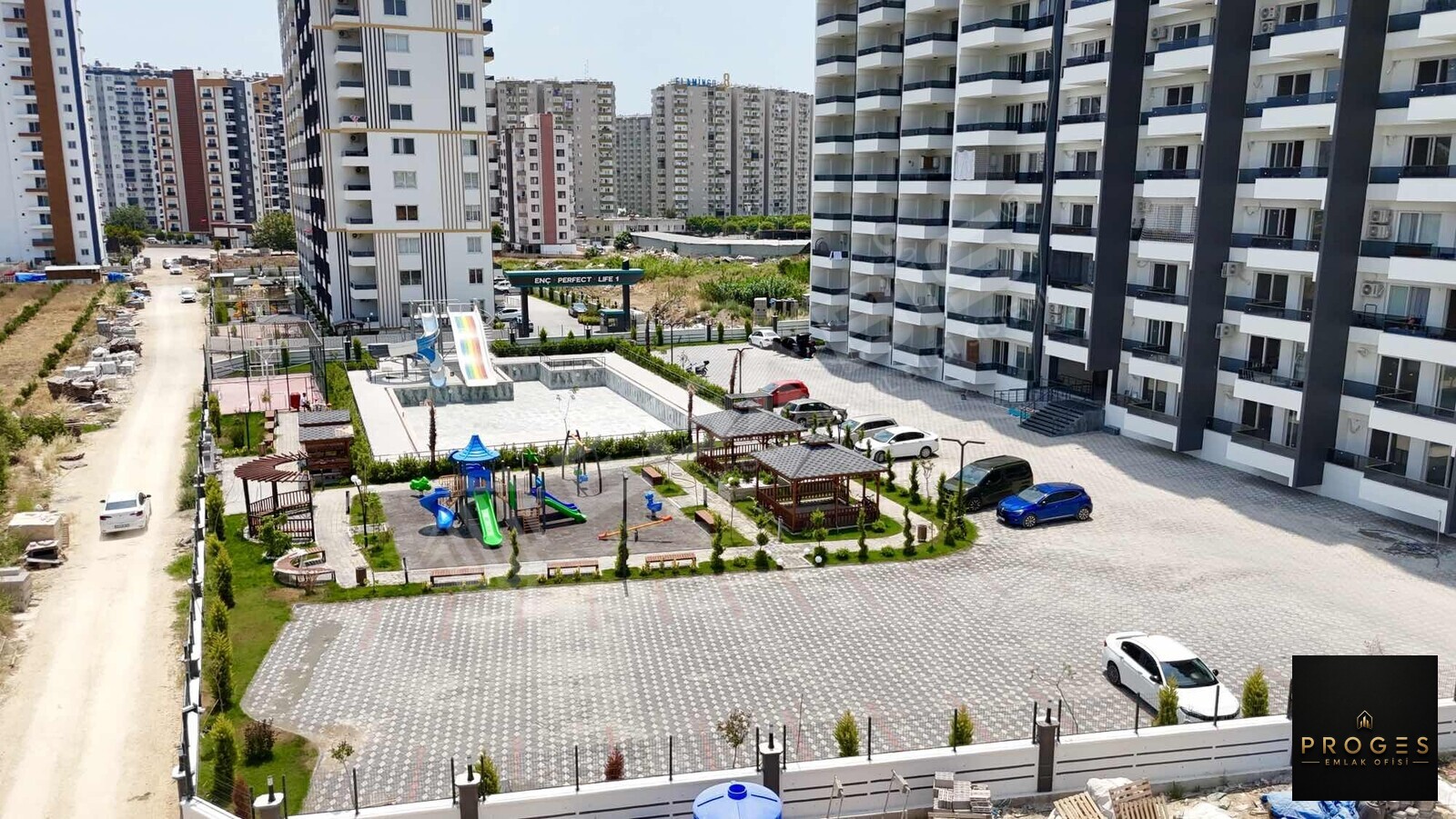 PROGES'TEN TÖMÜK'TE SOSYAL DONATLI 2+1 SATILIK DAİRE - 2