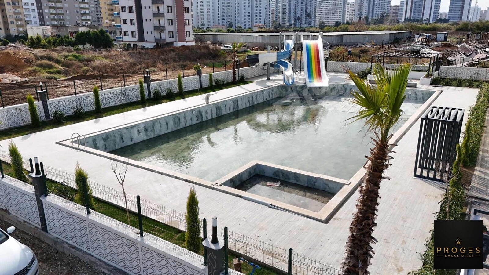 PROGES'TEN TÖMÜK'TE SOSYAL DONATLI 2+1 SATILIK DAİRE - 26