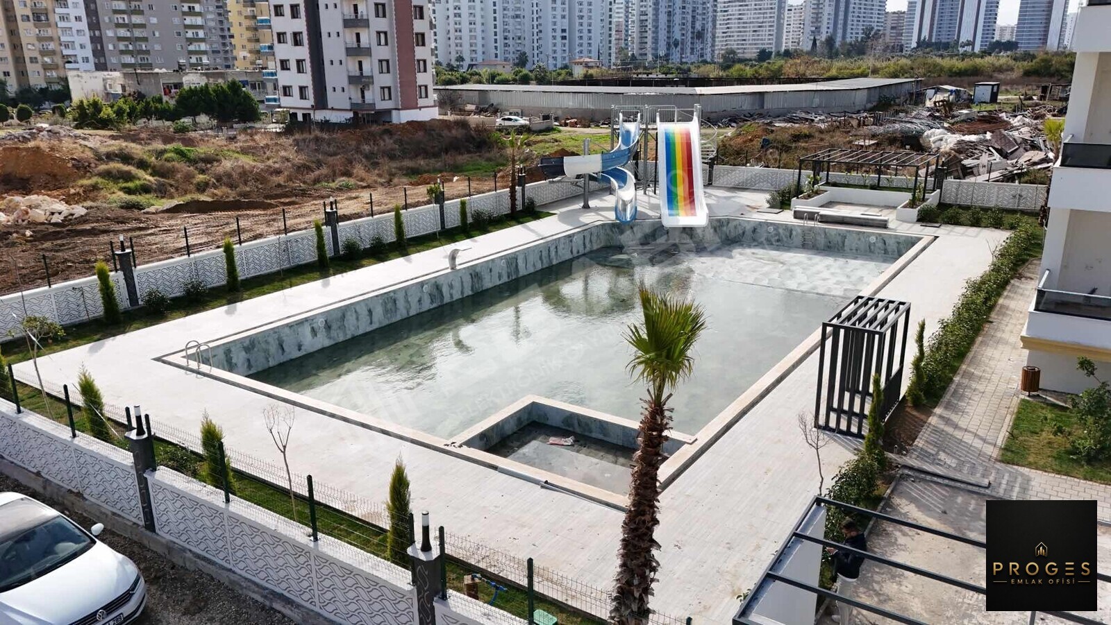 PROGES'TEN TÖMÜK'TE SOSYAL DONATLI 2+1 SATILIK DAİRE - 27