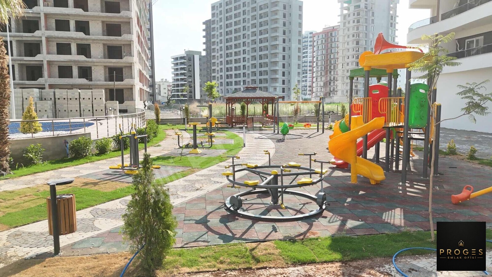 PROGES'TEN TÖMÜK'TE SOSYAL DONATLI 2+1 SATILIK DAİRE - 29