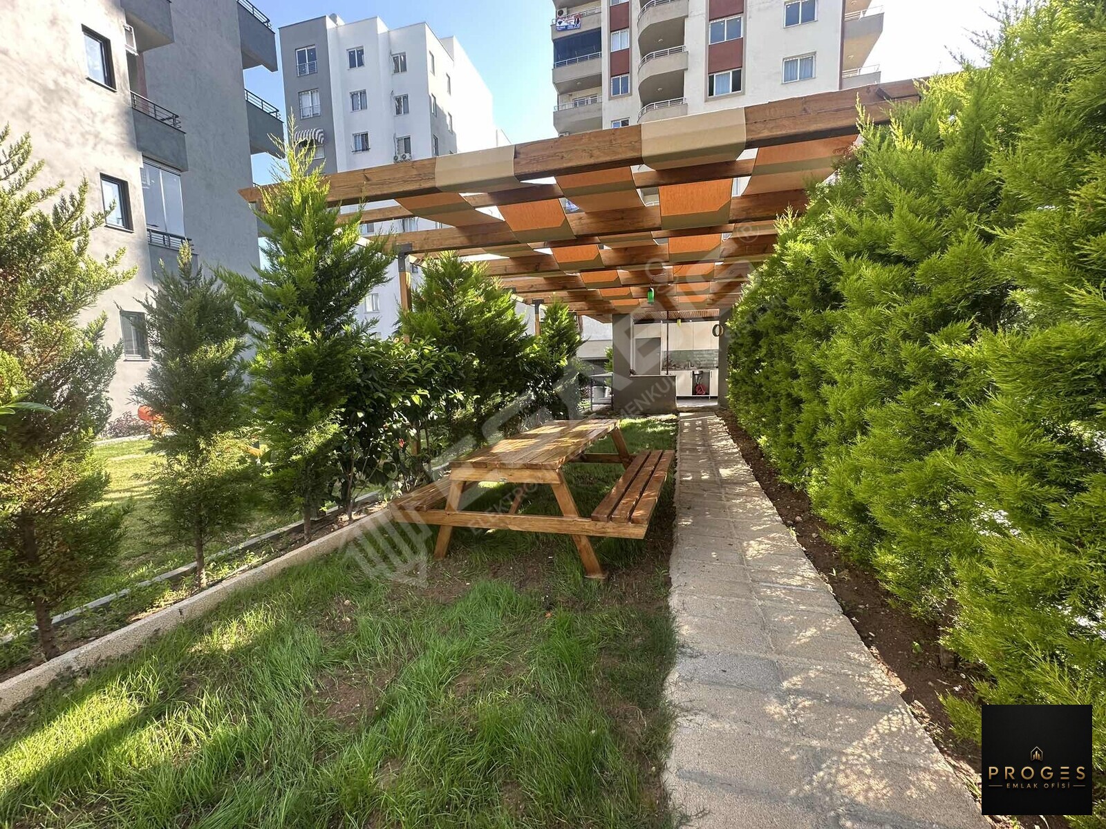 BU SİTEDE ARADIĞIN HER ŞEY VAR, PROGES'TEN SOSYAL DONATILI 1+1 - 2