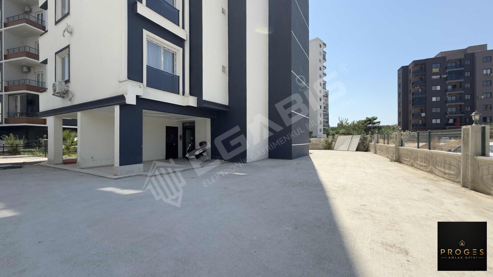 PROGES'TEN TÖMÜK'TE 3 CEPHELİ HAVUZLU 1+1 EŞYALI SATILIK DAİRE - 20