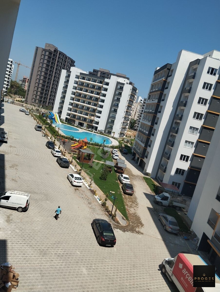ERDEMLİ TÖMÜKTE HAVUZLU SİTEDE SATILIK 2+1 BAĞIMSIZ MUTFAK DAİRE