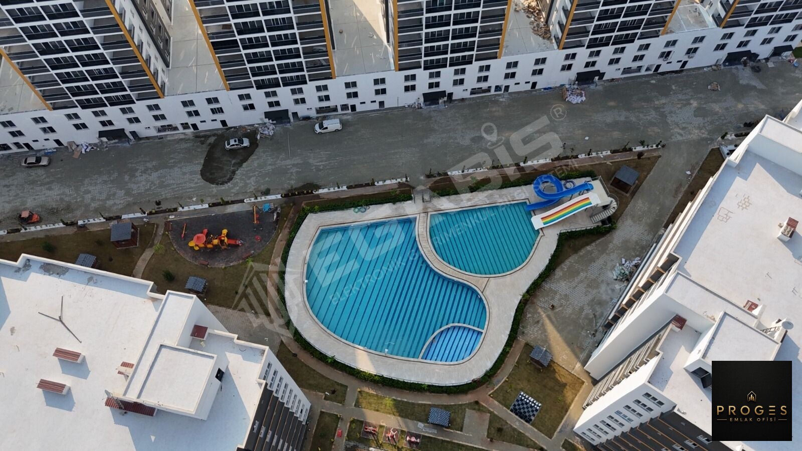 ERDEMLİ TÖMÜKTE HAVUZLU SİTEDE SATILIK 2+1 BAĞIMSIZ MUTFAK DAİRE - 26