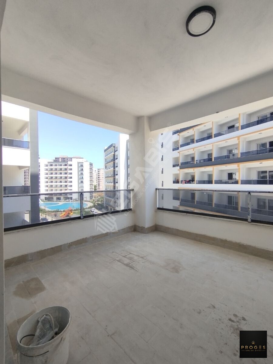 ERDEMLİ TÖMÜKTE HAVUZLU SİTEDE SATILIK 2+1 BAĞIMSIZ MUTFAK DAİRE - 2