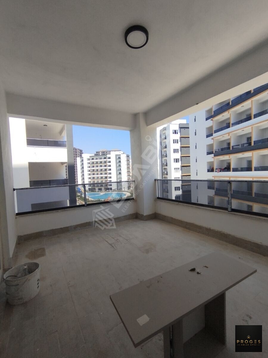 ERDEMLİ TÖMÜKTE HAVUZLU SİTEDE SATILIK 2+1 BAĞIMSIZ MUTFAK DAİRE - 24