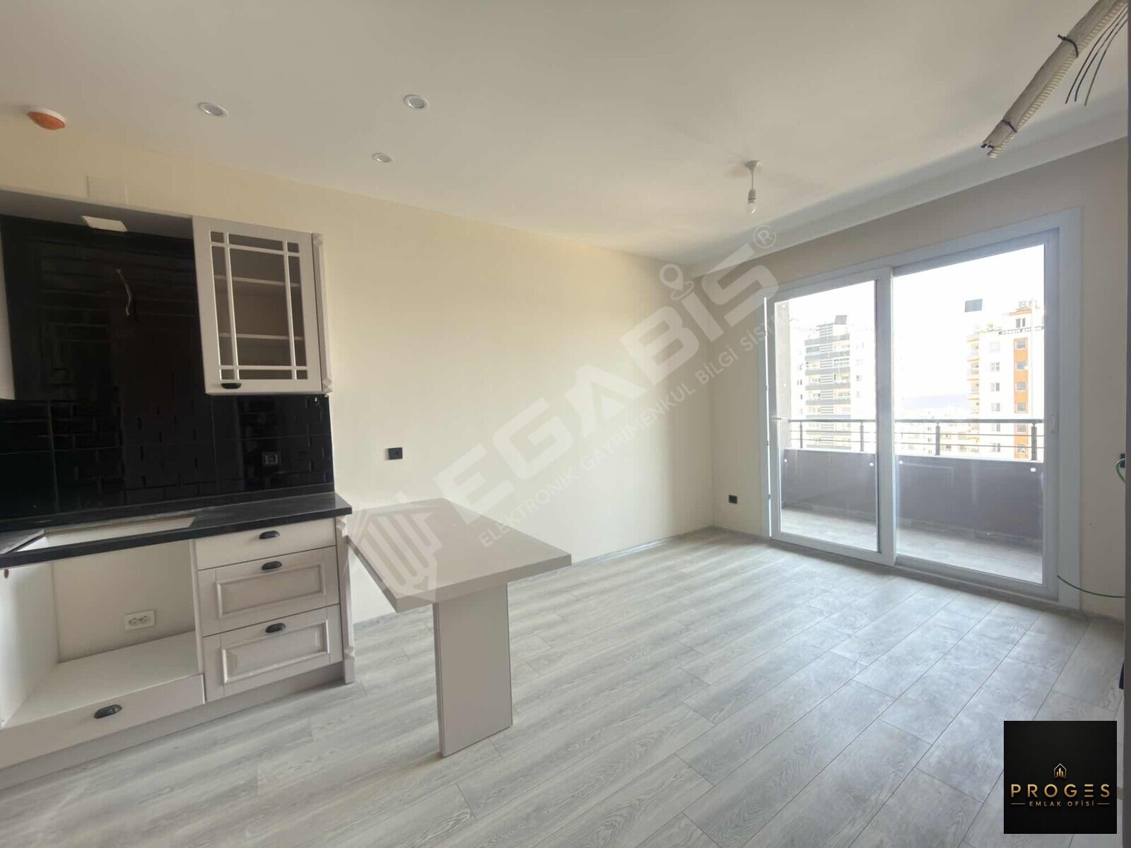 PROGES'TEN ARPAÇBAHŞIŞ MH DENİZ MANZARALI SATILIK 1+1 - 6
