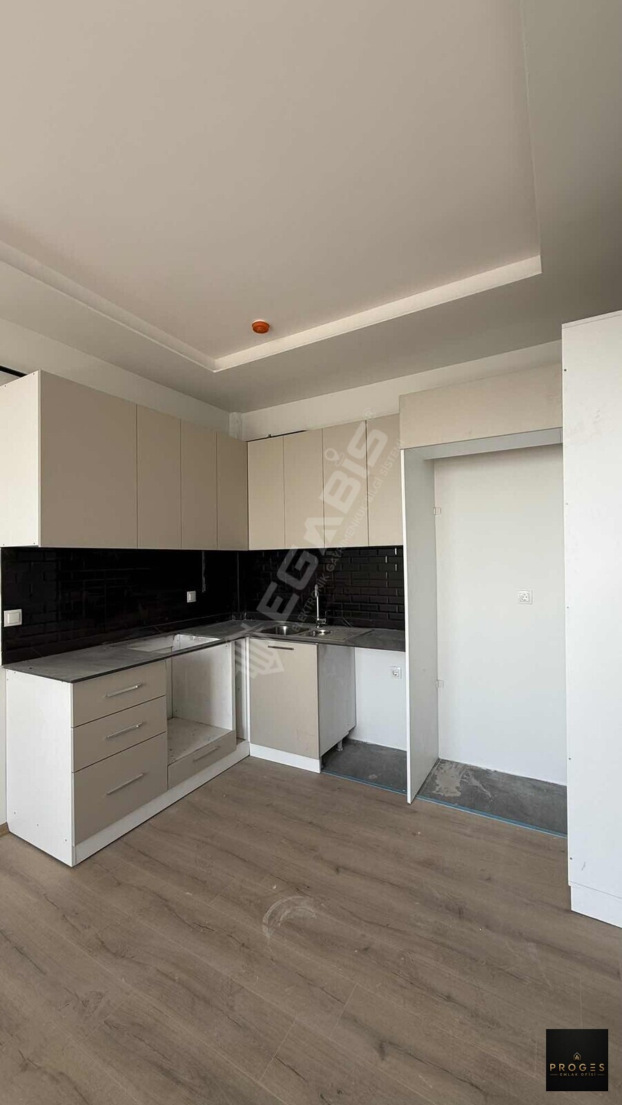 PROGES'TEN TÖMÜK'TE HAVUZLU SİTE İÇİNDE 1+1 SATILIK - 6