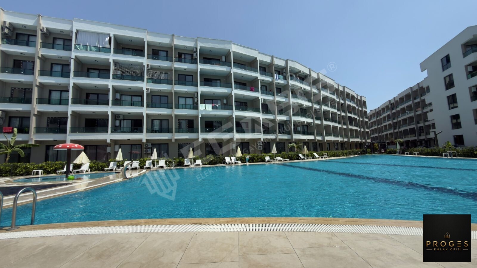 ERDEMLİ TÖMÜK MAHALLESİNDE HAVUZLU SİTE DE KİRALIK 2+1 DAİRE - 2