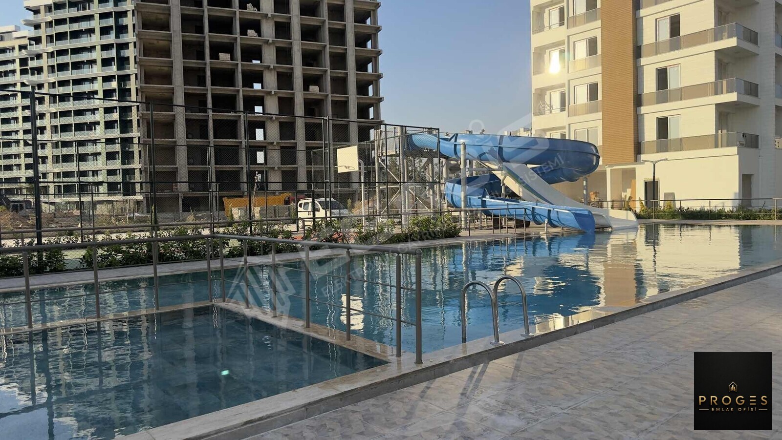 PROGES'TEN TECE'NİN YÜKSELEN BÖLGESİNDE HAVUZLU 1+1 SATILIK - 3