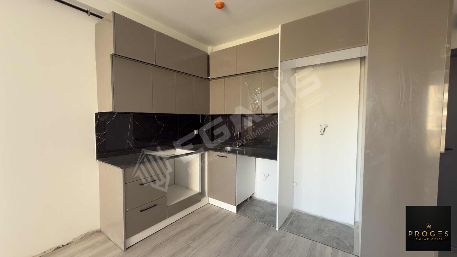 PROGES'TEN TECE'NİN YÜKSELEN BÖLGESİNDE HAVUZLU 1+1 SATILIK - 8